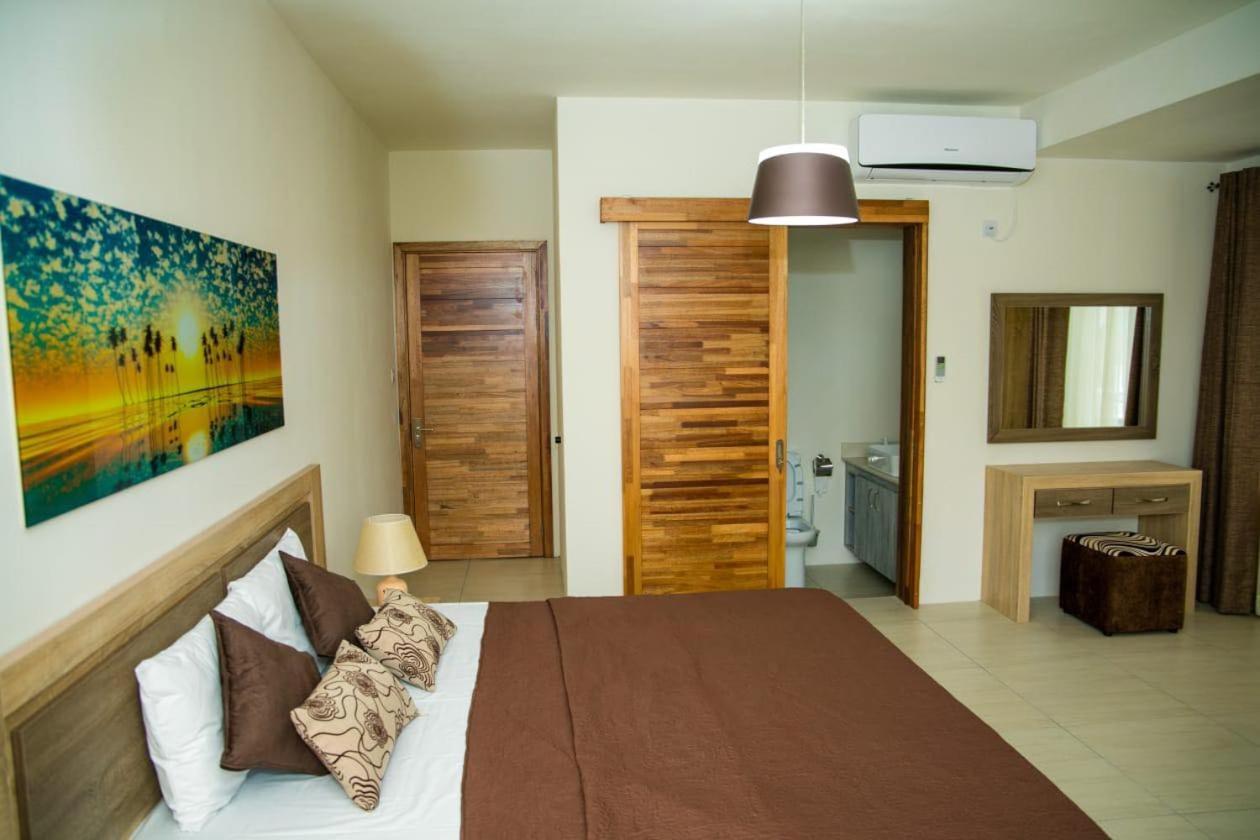 Entire Luxury 3 Bedroom Condo For Rent - Flic-En-Flac - Close To Beach Екстер'єр фото