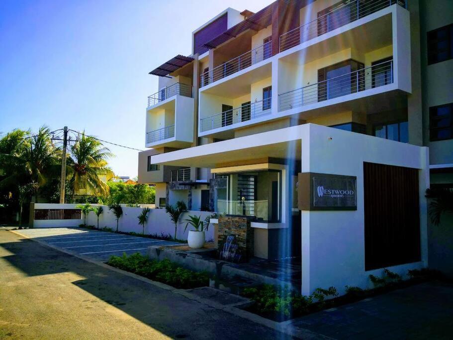 Entire Luxury 3 Bedroom Condo For Rent - Flic-En-Flac - Close To Beach Екстер'єр фото