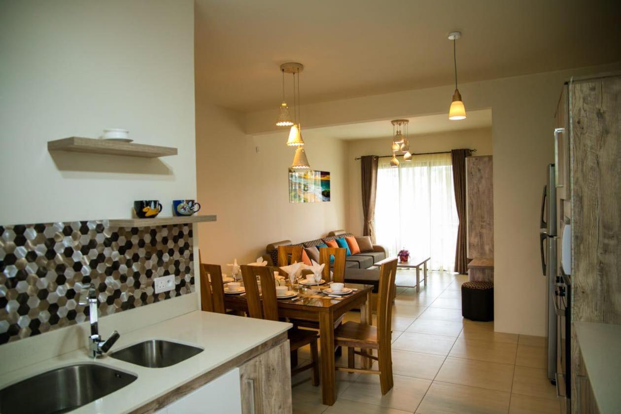 Entire Luxury 3 Bedroom Condo For Rent - Flic-En-Flac - Close To Beach Екстер'єр фото